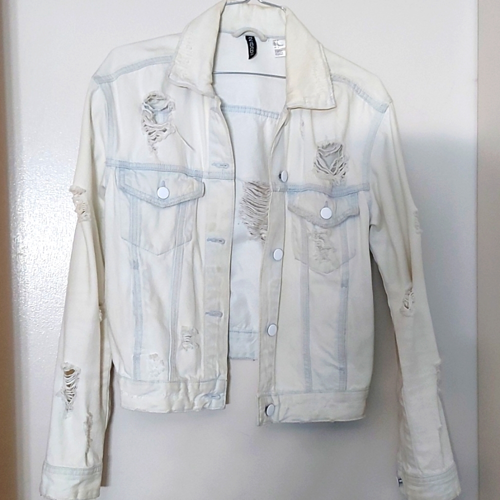 H & M Ripped Denim Jacket/Distressed/White/Sz 6/Cropped/Cotton/Jean Jacket